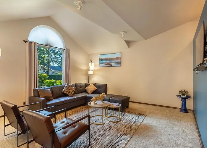 Comfy 4B/2B Home Near Dunes & Ocean! Pet Friendly!