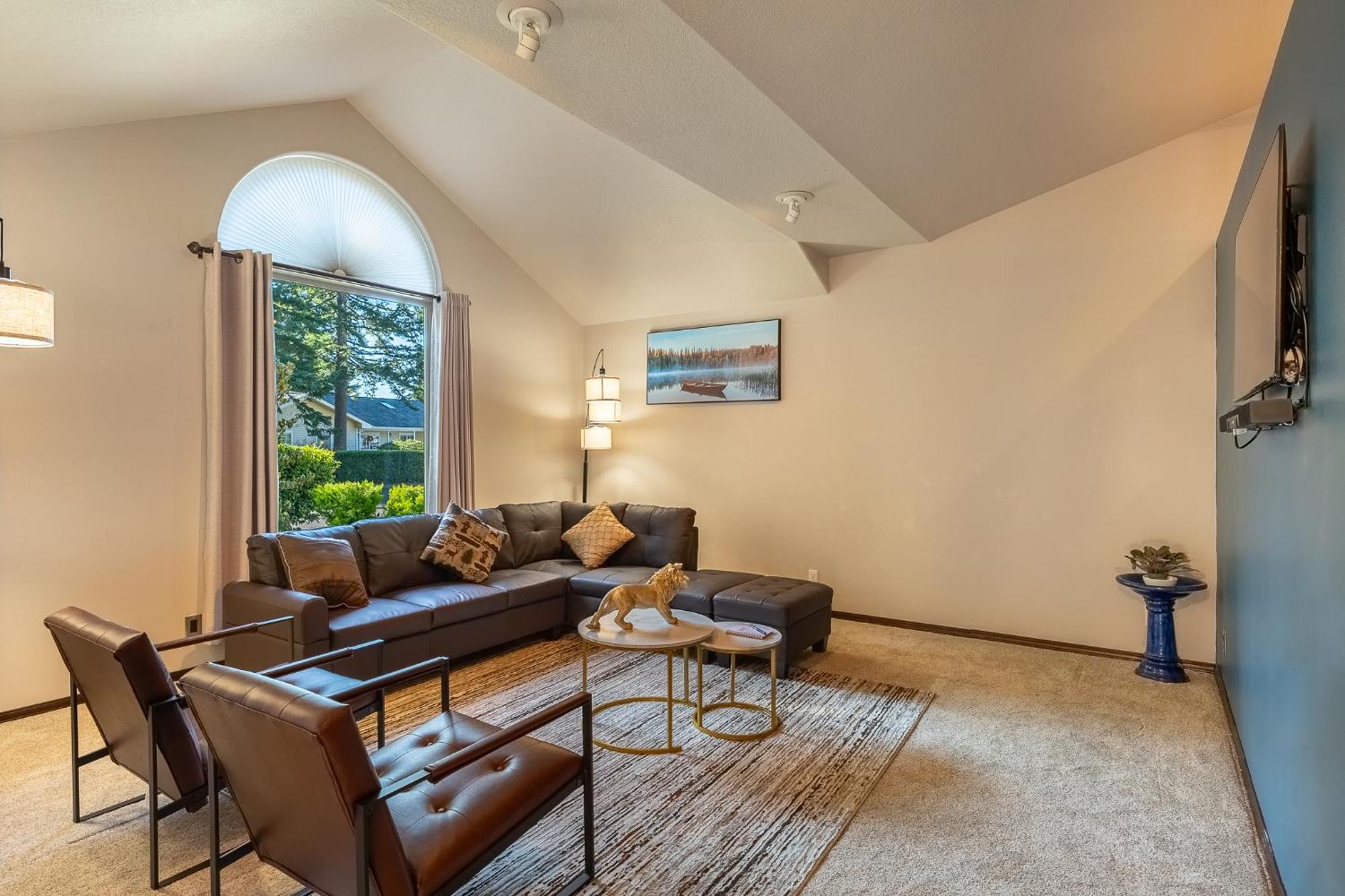 Chalet Comfy 4b/2b Near Dunes & Ocean! Pet Friendly! Florence
