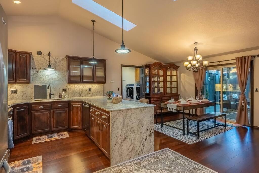 Chalet Comfy 4b/2b Near Dunes & Ocean! Pet Friendly!